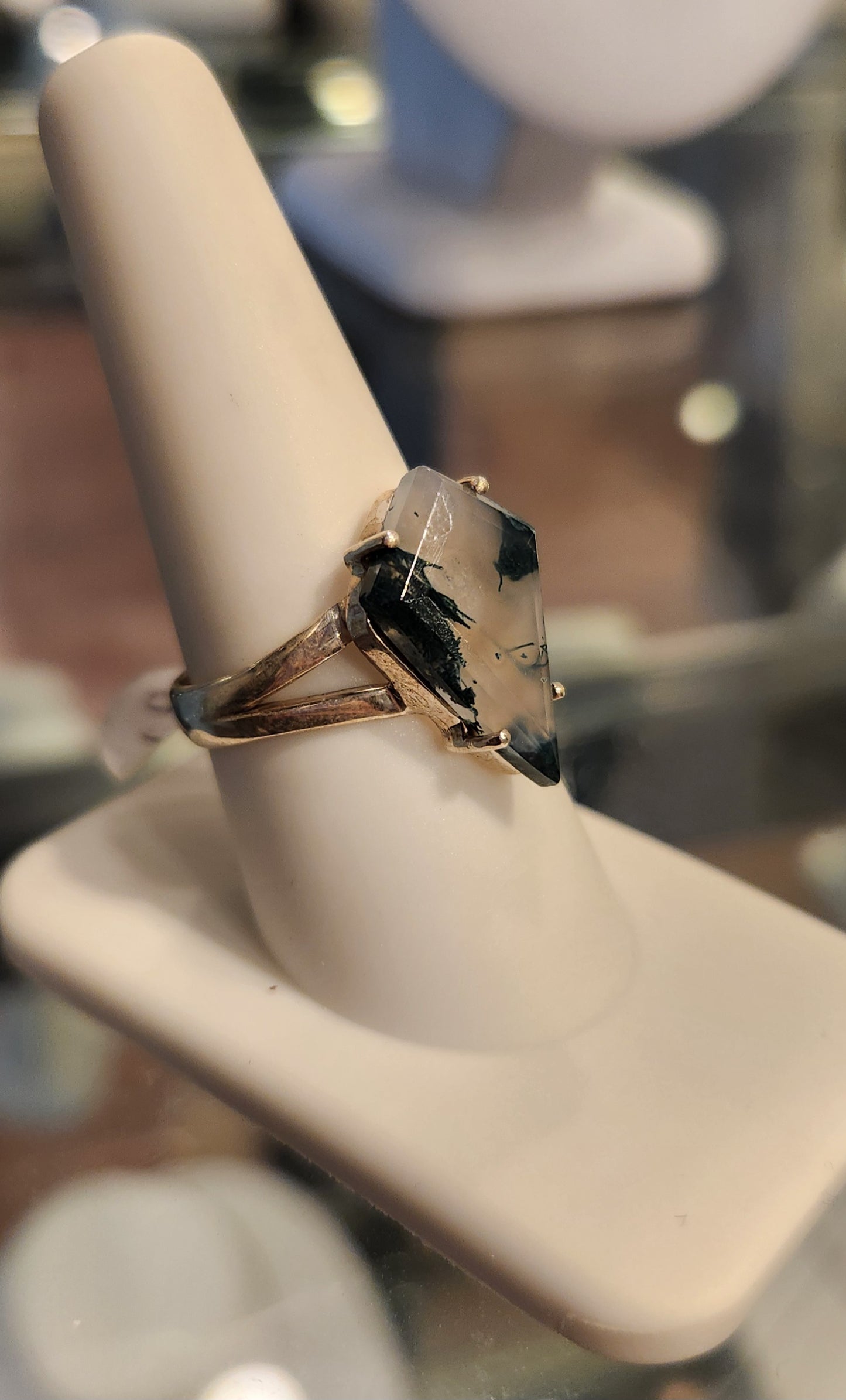 Sterling silver kite-shaped moss agate ring