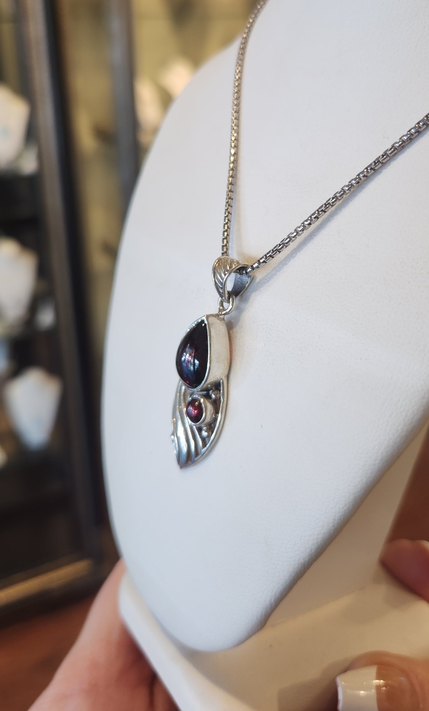 Sterling silver wavy garnet cabochon pendant