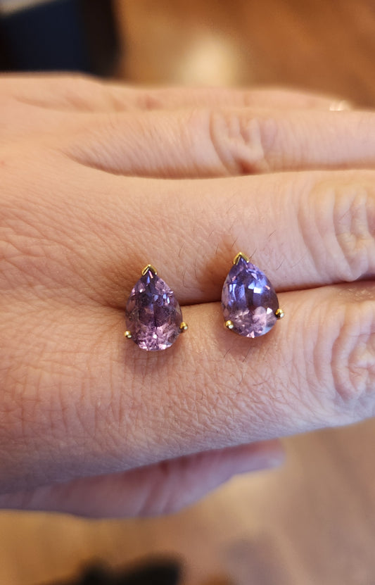 10k yellow gold pear-shaped amethyst studs