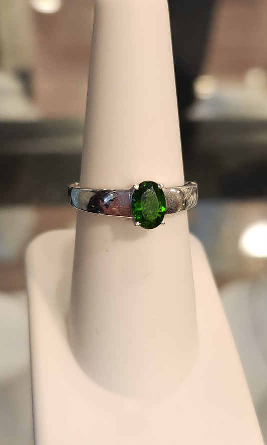 Sterling silver oval chrome diopside ring
