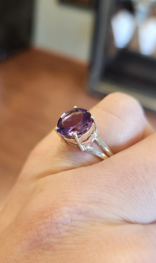 Sterling silver round amethyst ring