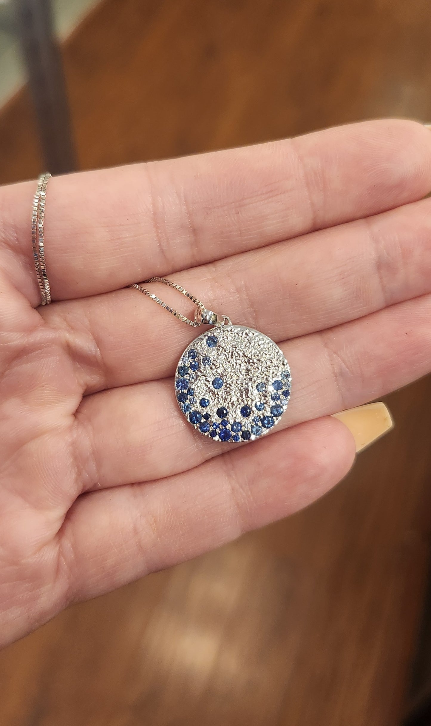 14k white gold blue sapphire gradient pendant