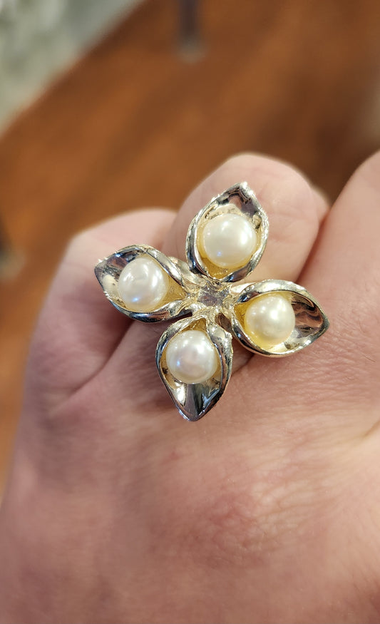 Sterling silver pearl flower ring
