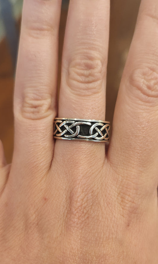 Sterling silver celtic knot ring band