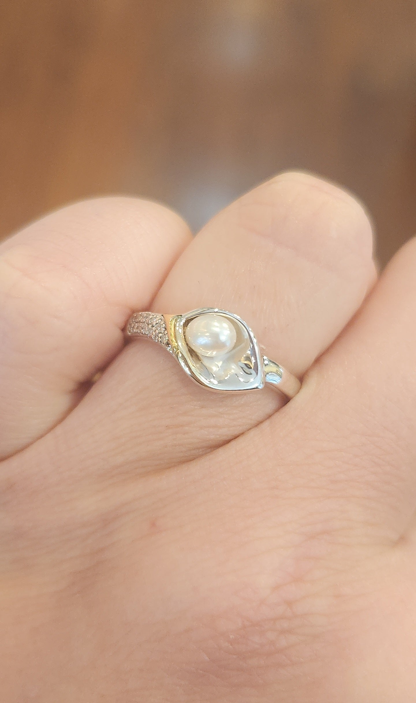 Sterling silver pearl ring with gold accent