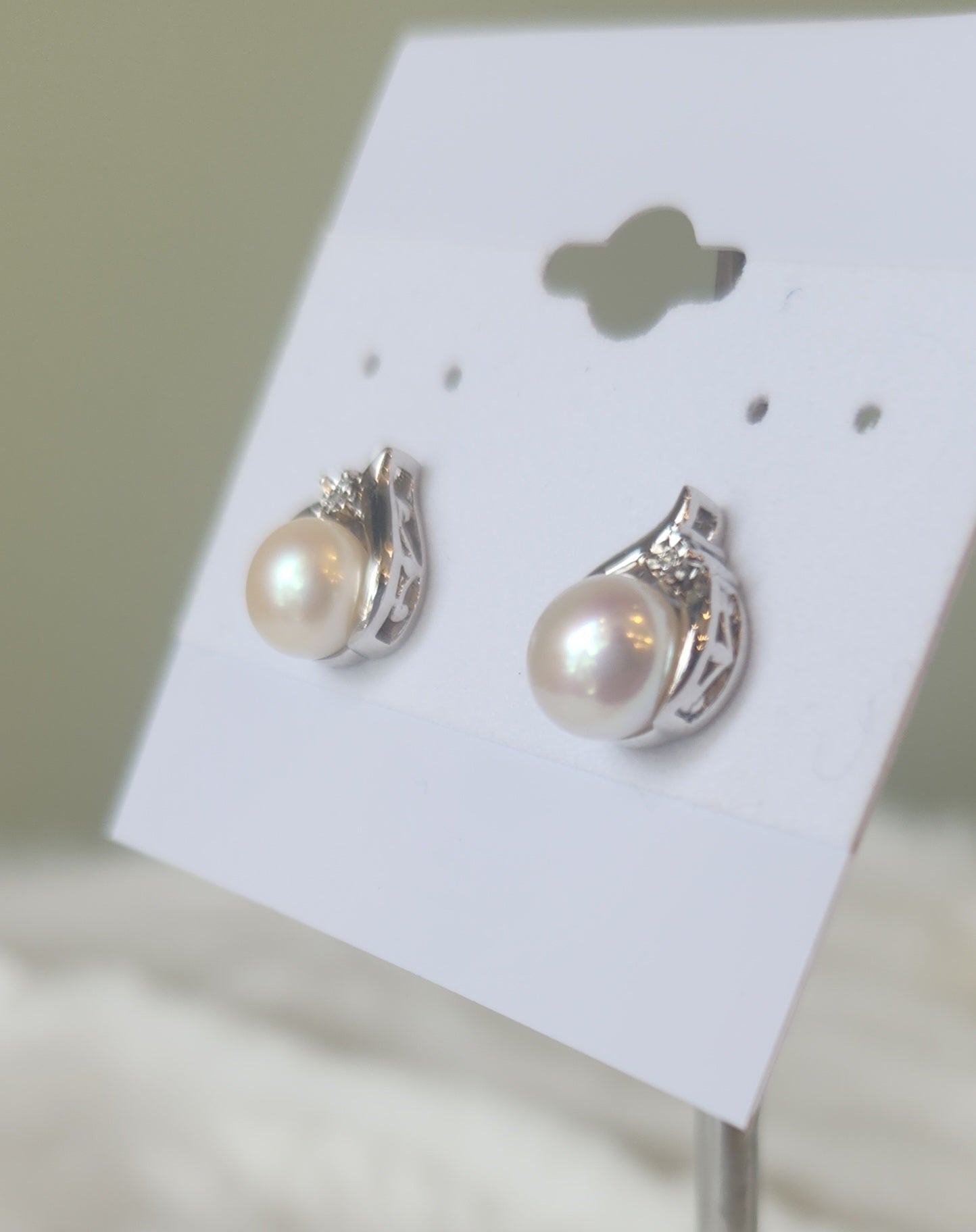 Sterling silver pearl earring studs with diamond