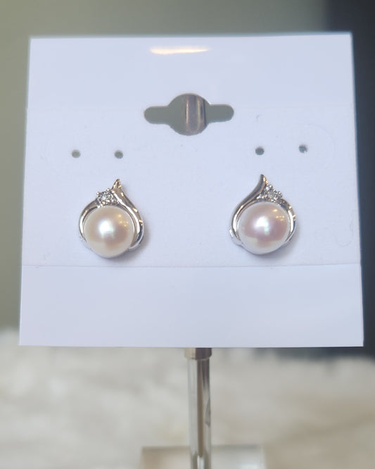 Sterling silver pearl earring studs with diamond