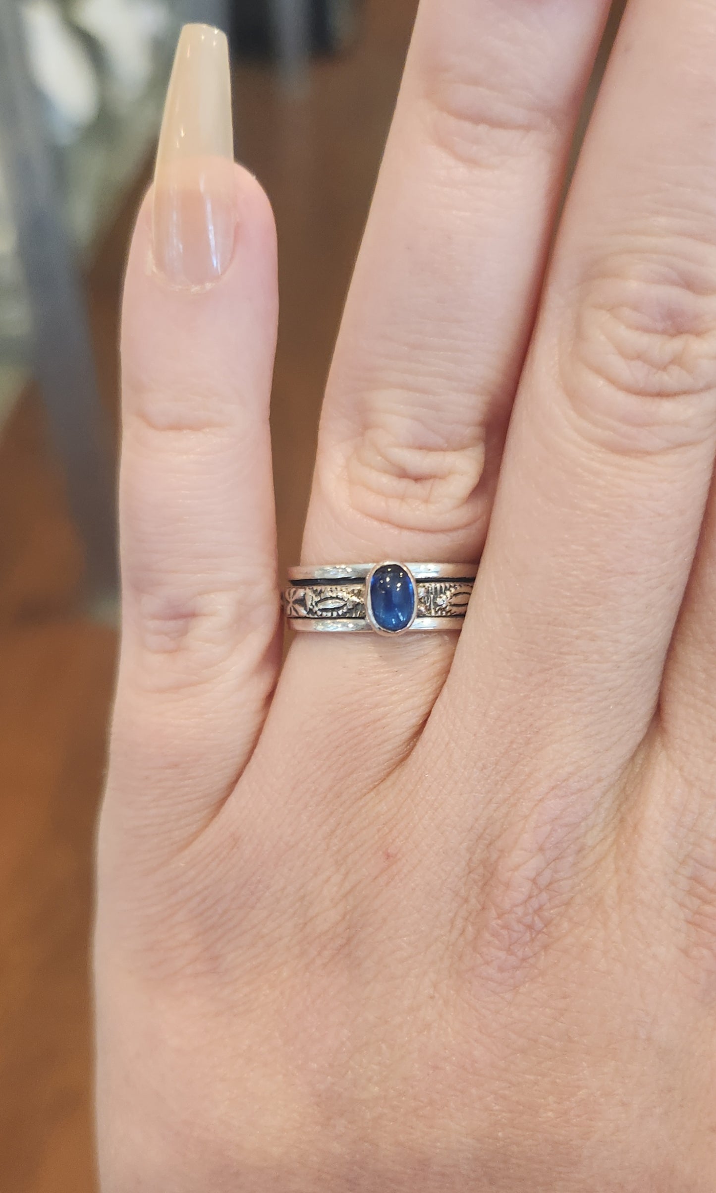 Sterling silver blue kyanite spinner ring