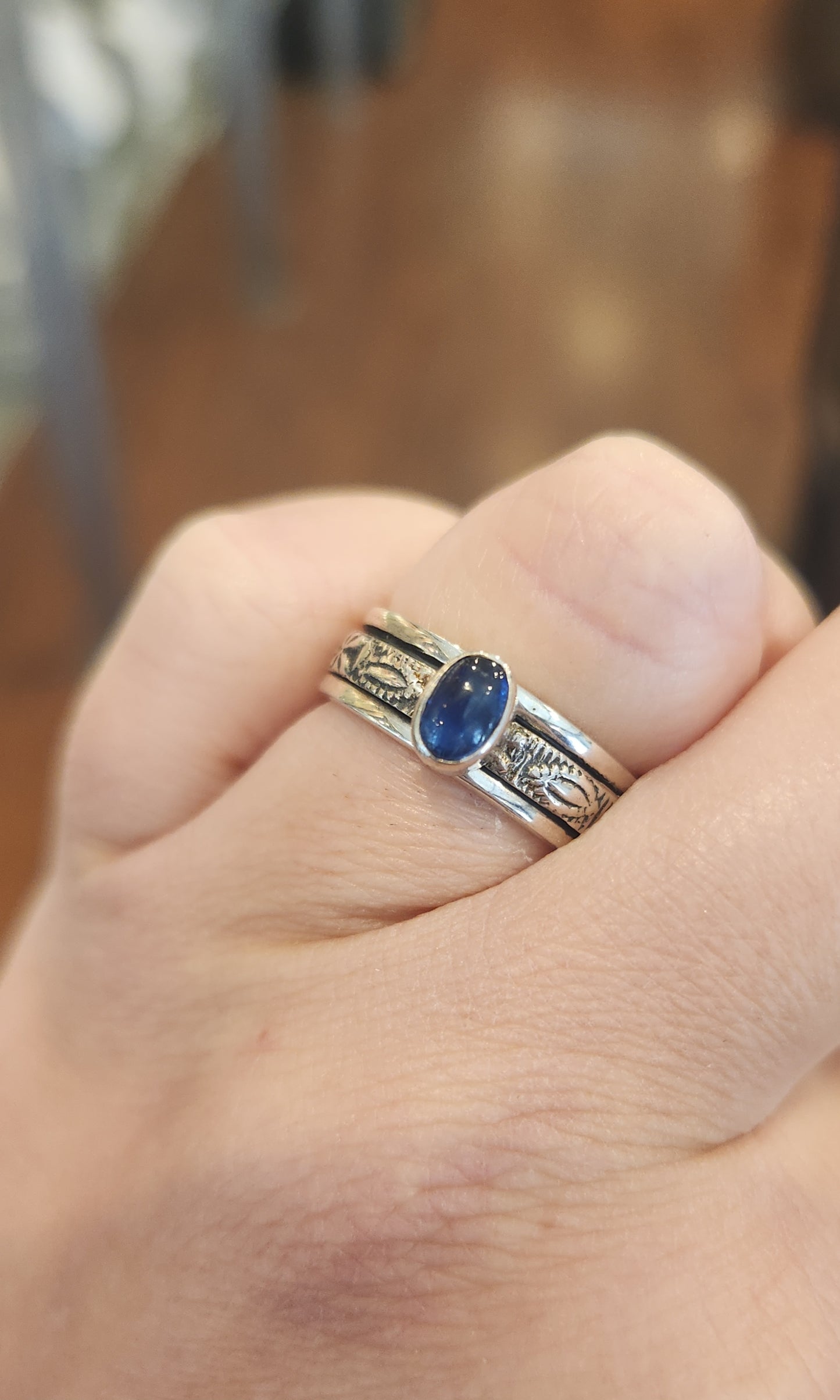 Sterling silver blue kyanite spinner ring