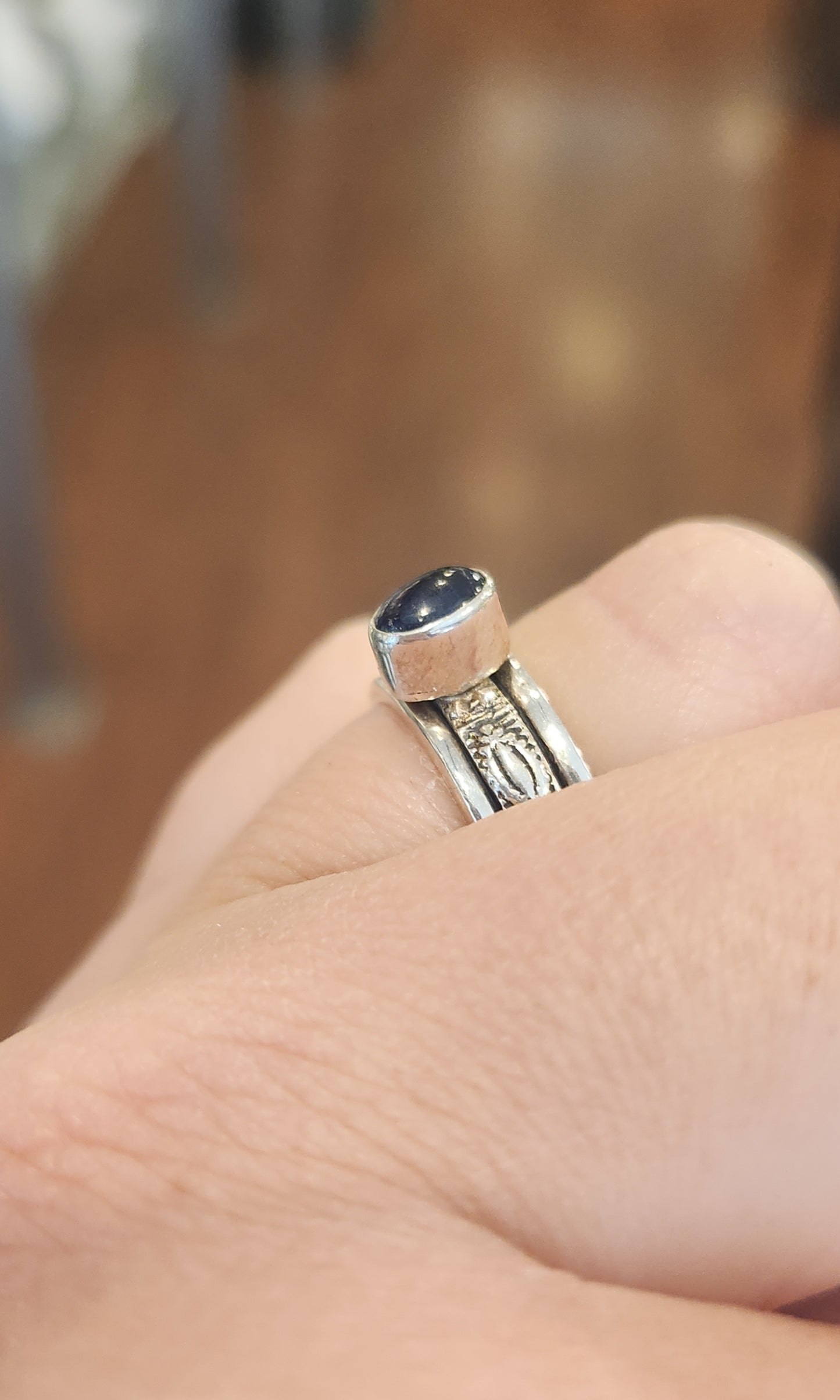 Sterling silver blue kyanite spinner ring