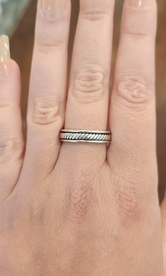 Sterling silver twist band spinner ring