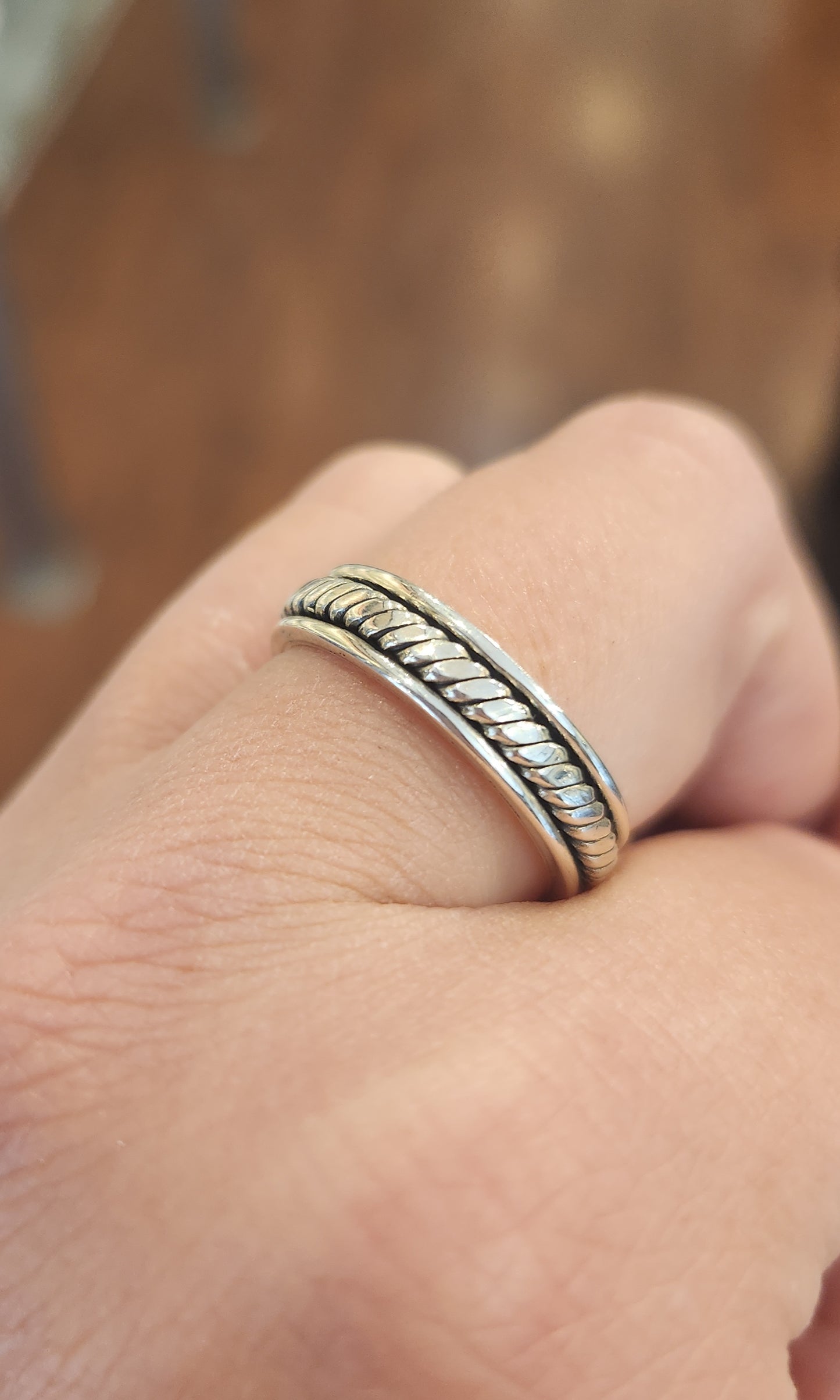 Sterling silver twist band spinner ring