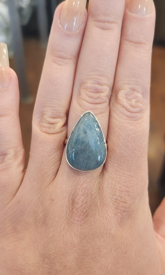 Sterling silver pear-shaped aquamarine cabochon ring