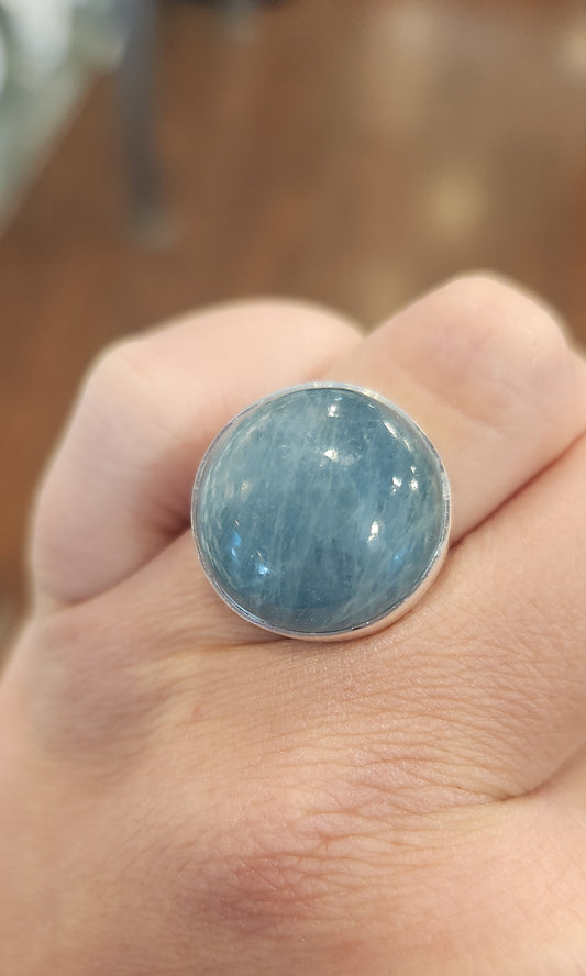 Sterling silver round-shaped aquamarine cabochon ring