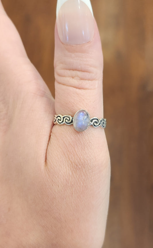 Sterling silver wavy rainbow moonstone ring