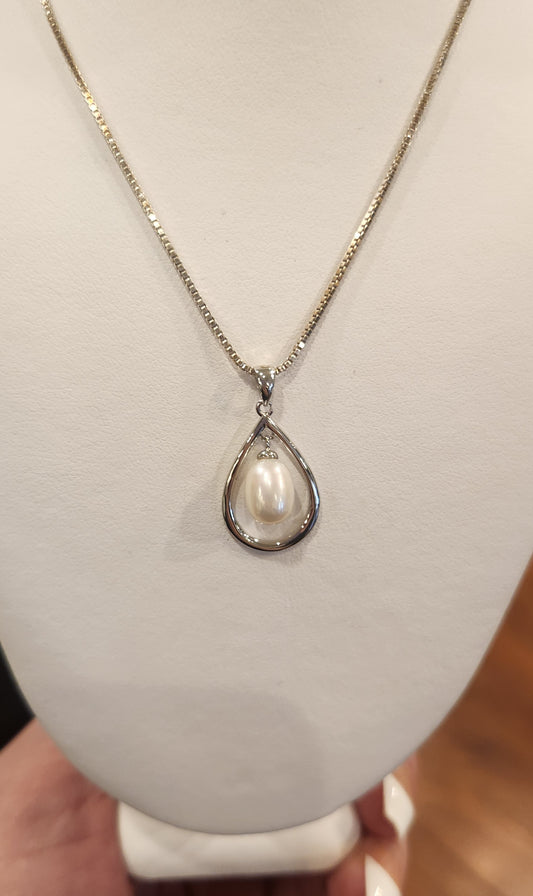 Sterling silver pendant with dangle pearl