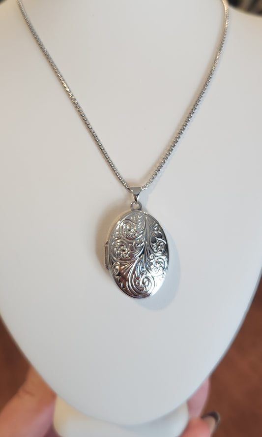 Sterling silver scrollwork locket pendant