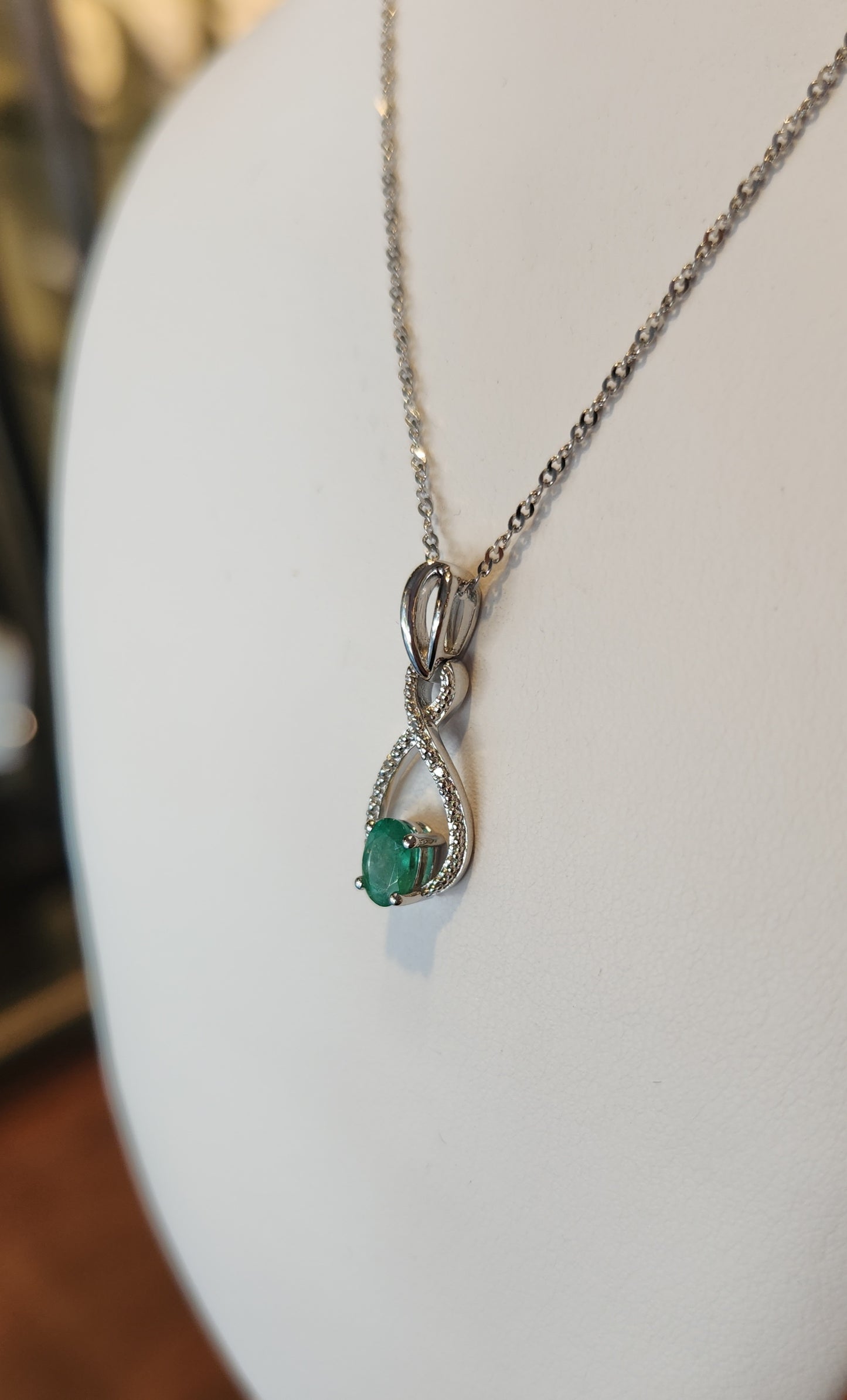 Sterling silver emerald fashion pendant