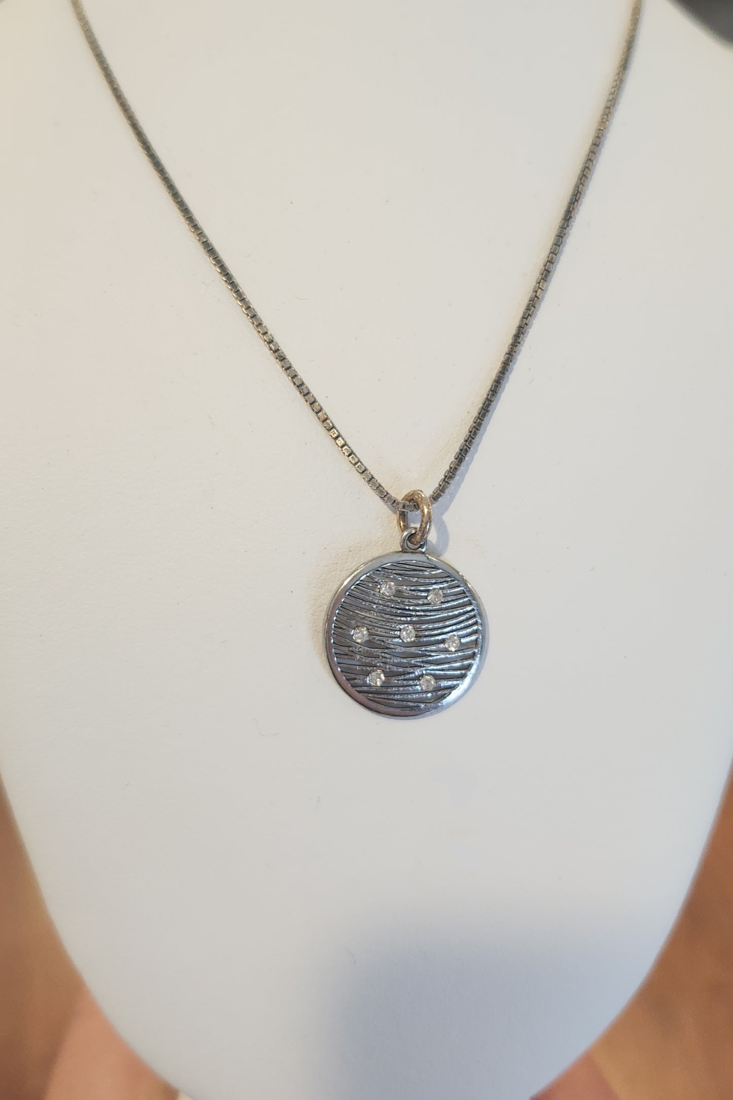 Sterling silver round cubic zirconia pendant