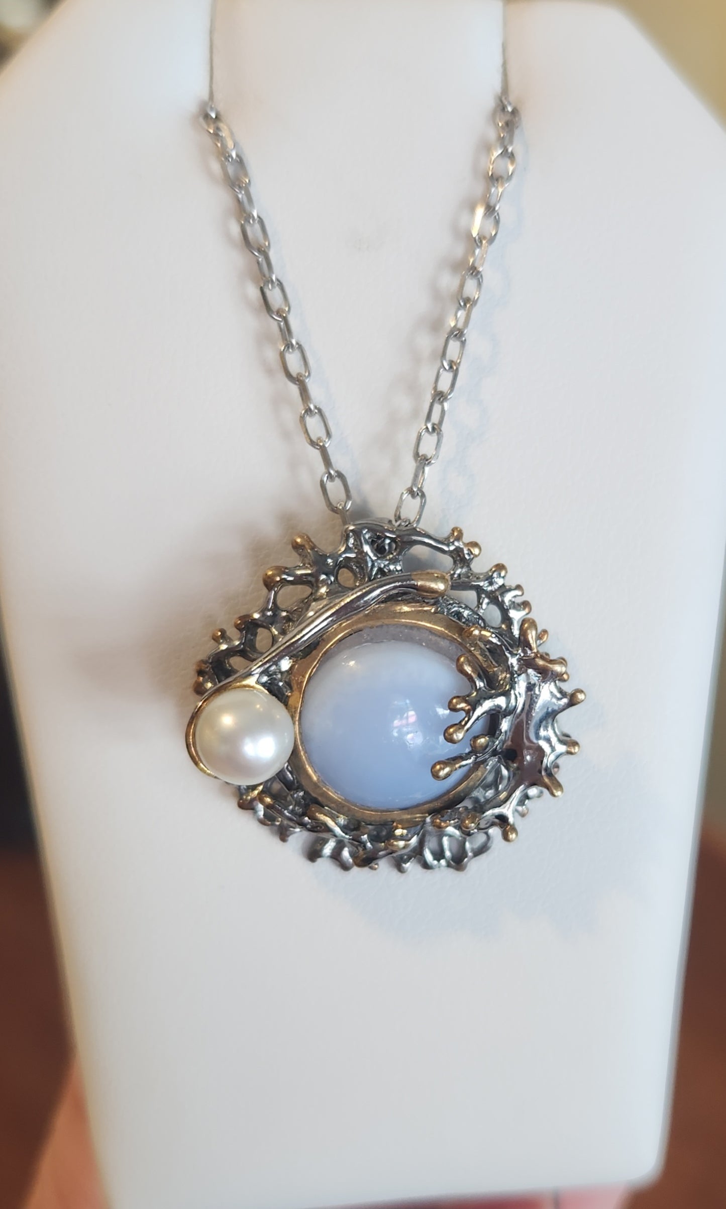 Sterling silver "birds nest" agate and pearl pendant